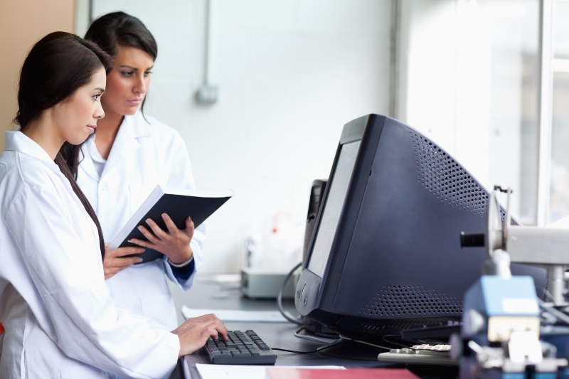 3649681-female-scientists-using-a-monitor